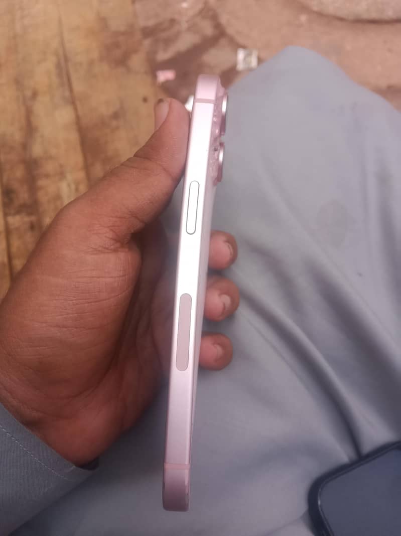 Apple iPhone 15 5