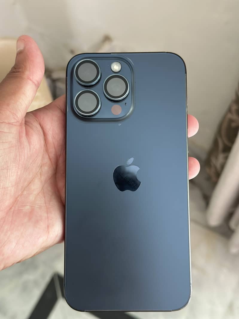 Apple iPhone 15 Pro Max 1