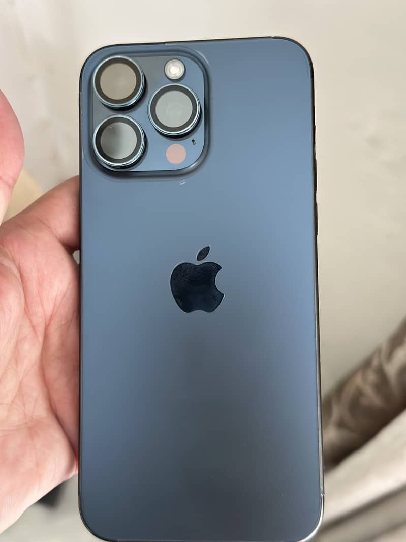 Apple iPhone 15 Pro Max 5