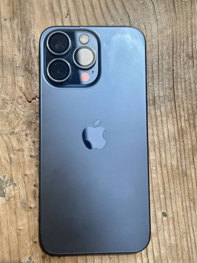 Apple iPhone 15 Pro Max 9