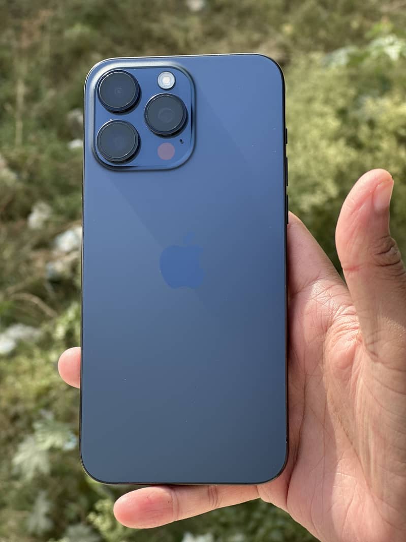 Apple iPhone 15 Pro Max 17
