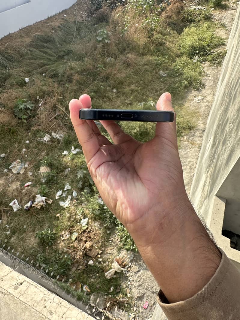 Apple iPhone 15 Pro Max 18
