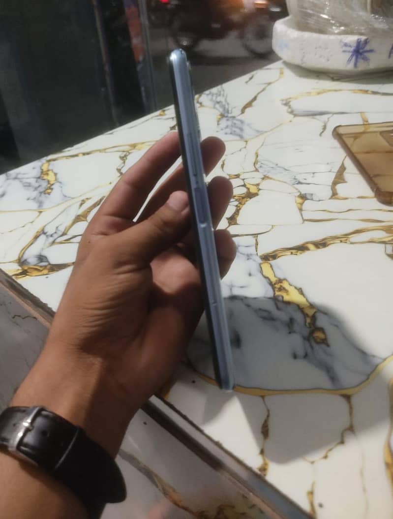 Vivo V21 1