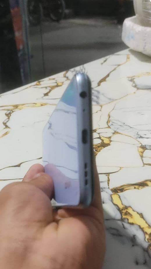 Vivo V21 3
