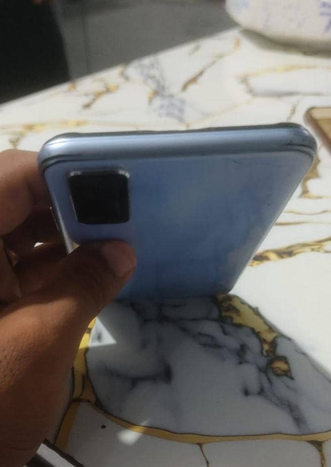 Vivo V21 4