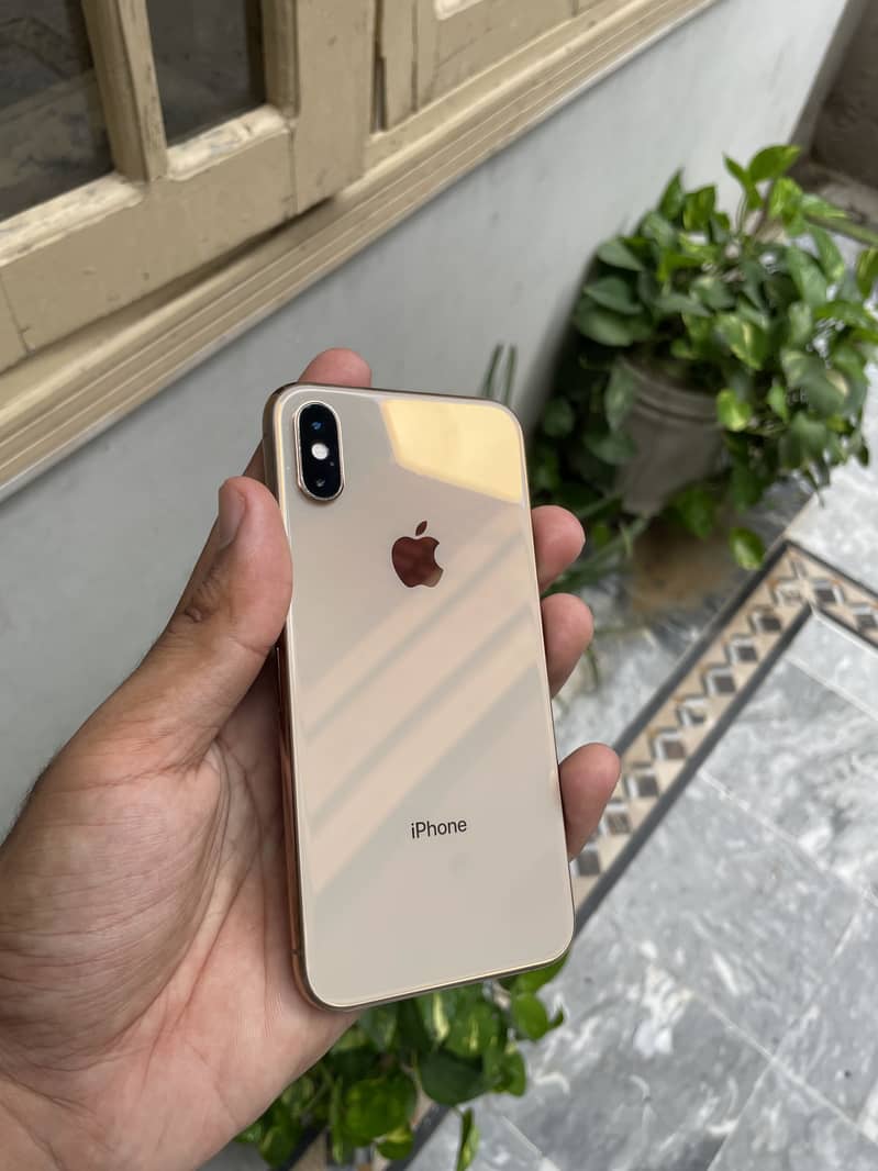 Apple iPhone XS 4