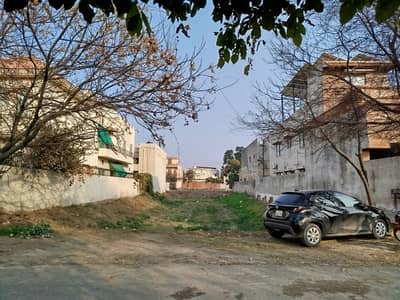 Valencia Town 19 Marla Plot on 60 feet road prime location