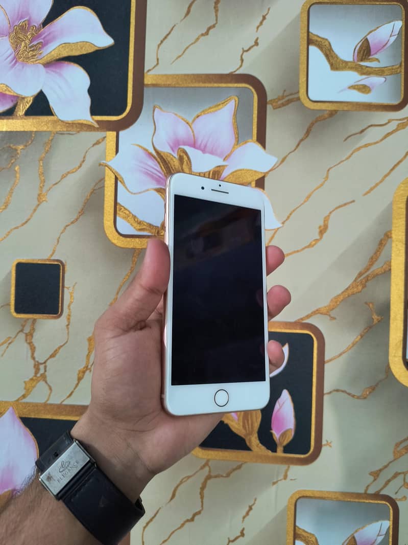 Apple iPhone 8 Plus 4