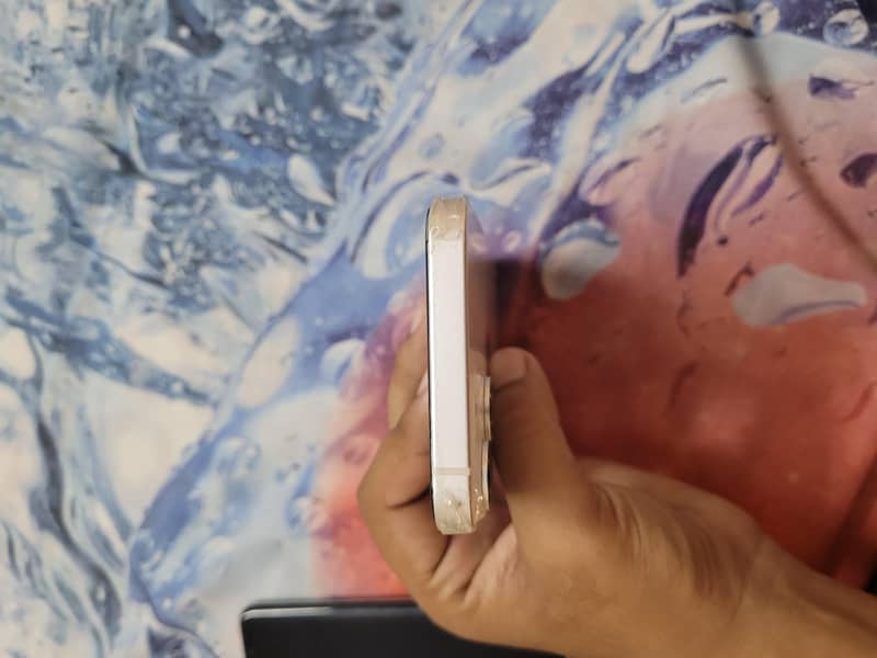 Apple iPhone 14 3