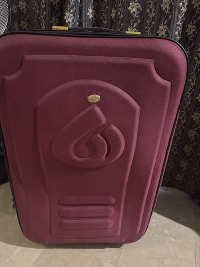 3 Piece Travel Luggage Set | 4 Wheel Spinner | Excellent Condition