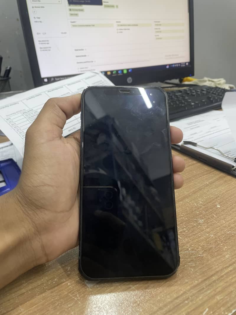 Apple iPhone 12 1