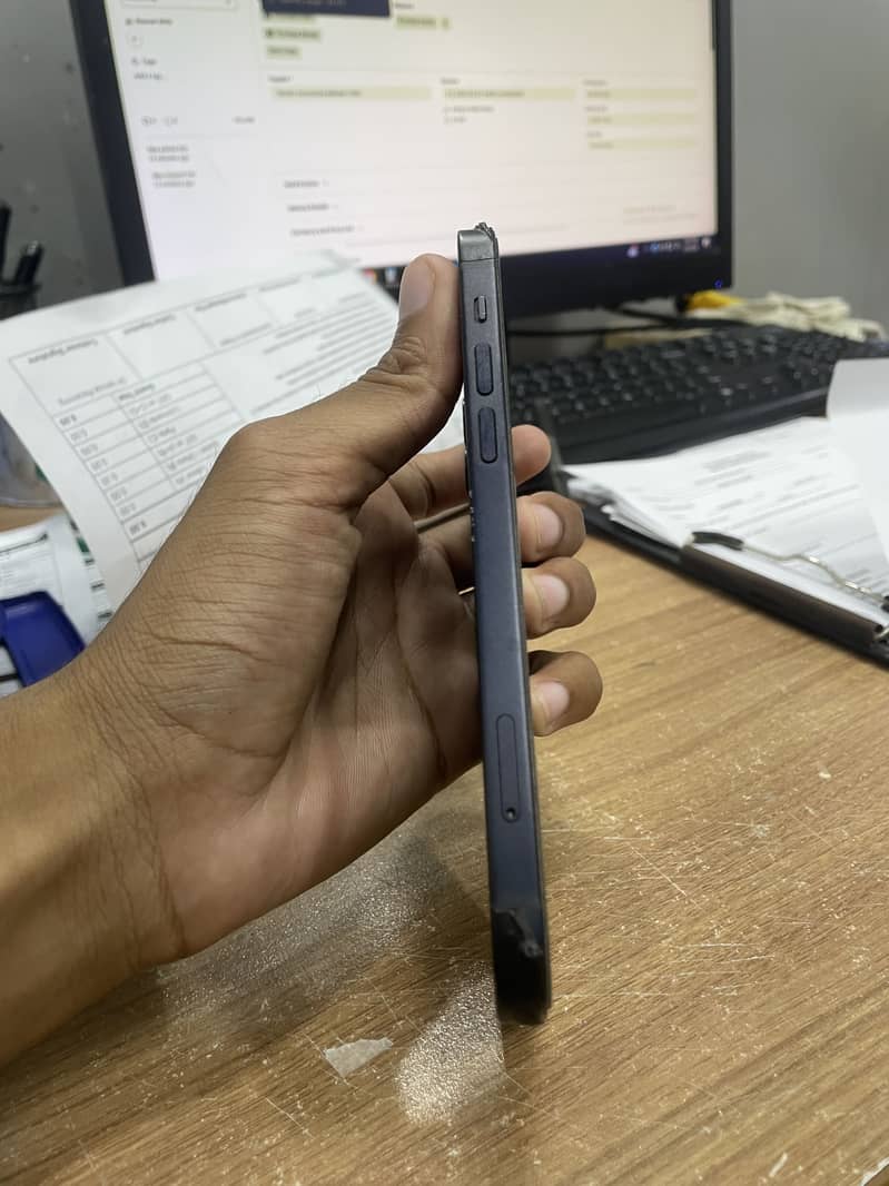 Apple iPhone 12 3