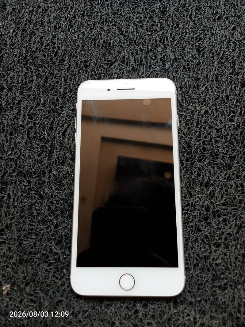 Apple iPhone 8 Plus 1