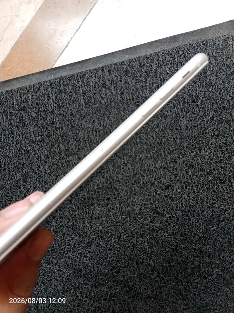 Apple iPhone 8 Plus 3
