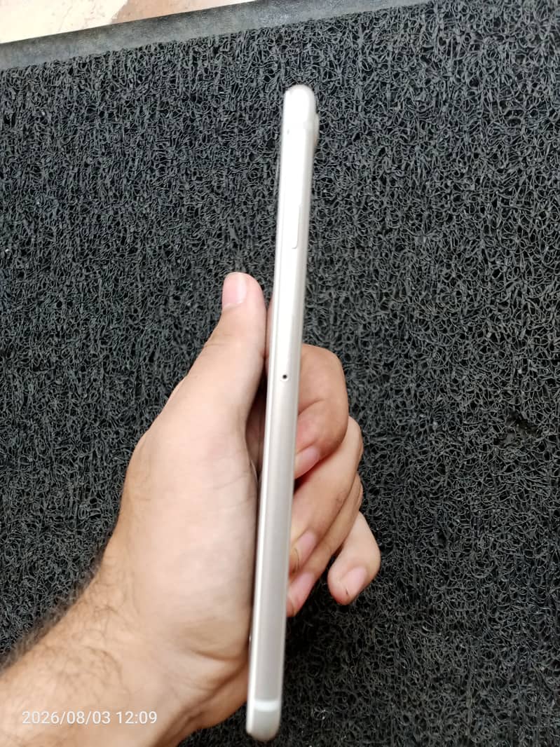 Apple iPhone 8 Plus 4