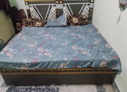 urgent sell 2 single single beds (with out mattress)