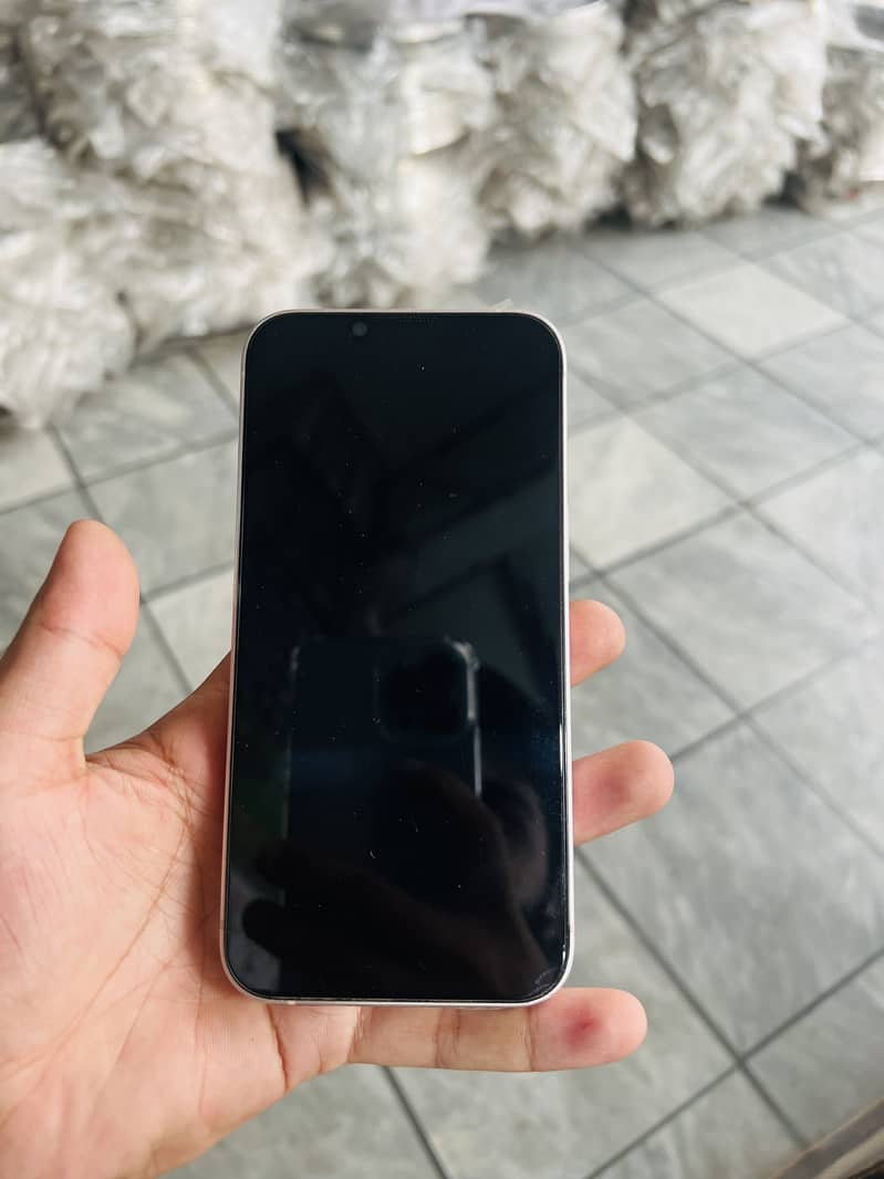 Apple iPhone 13 2