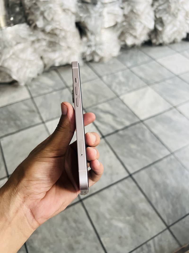 Apple iPhone 13 3