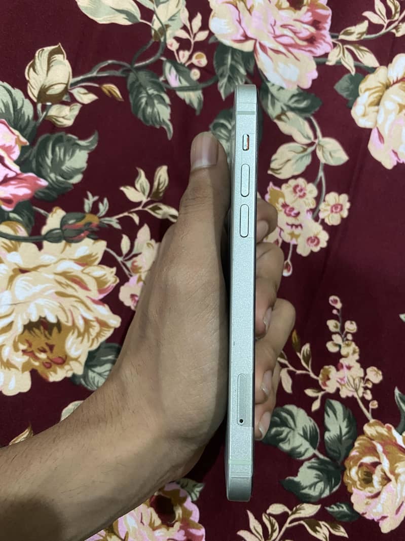 Apple iPhone 12 2