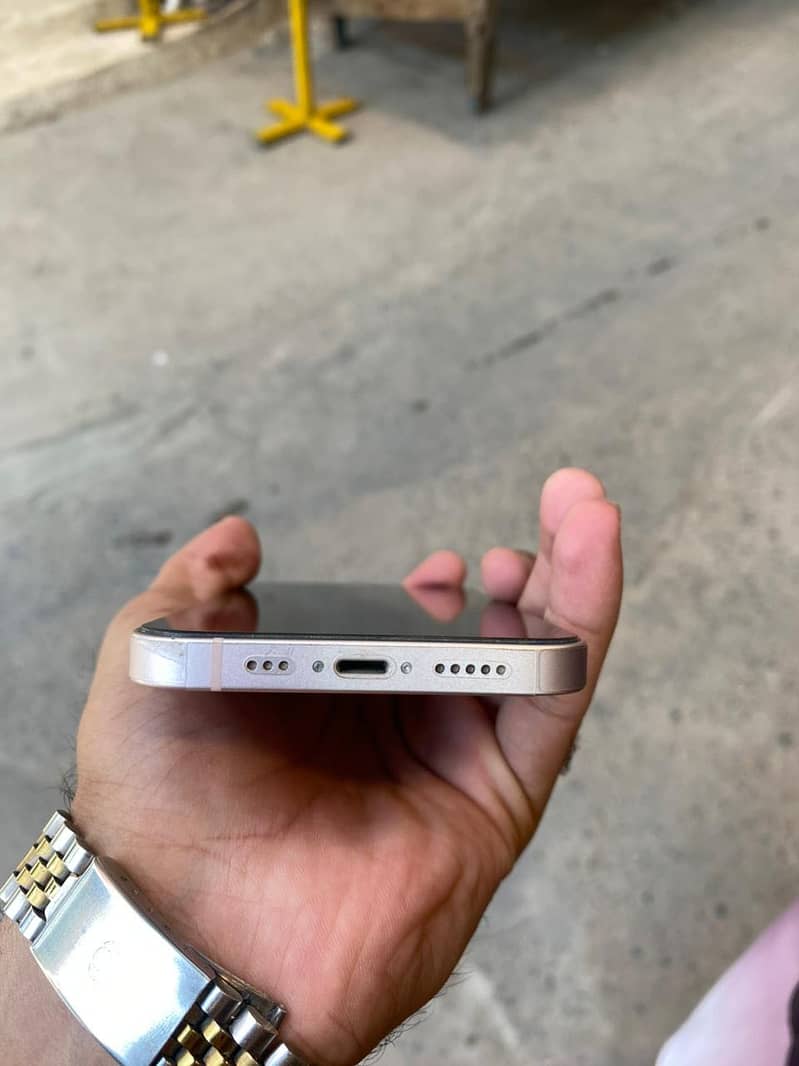 Apple iPhone 13 1