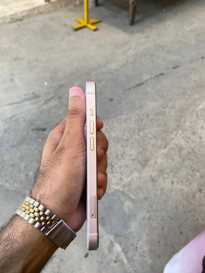 Apple iPhone 13 3