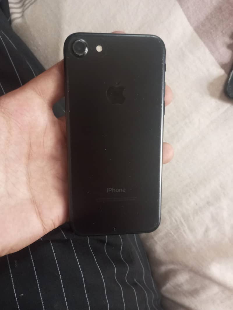 Apple iPhone 7 1