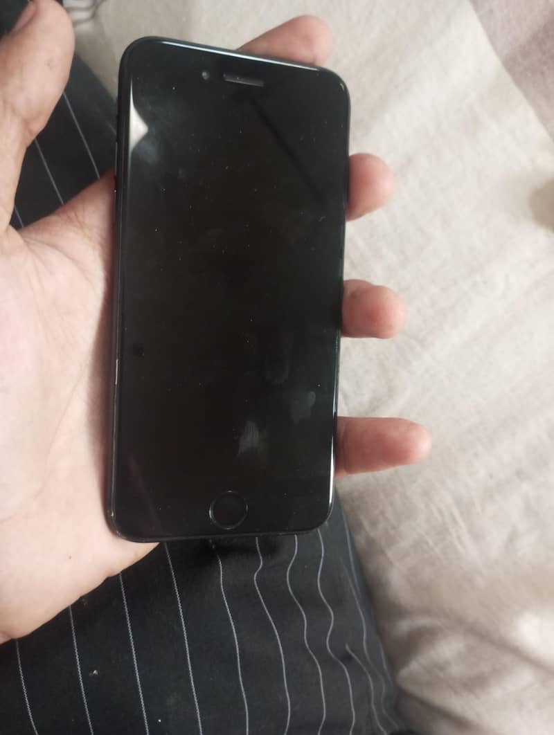Apple iPhone 7 2