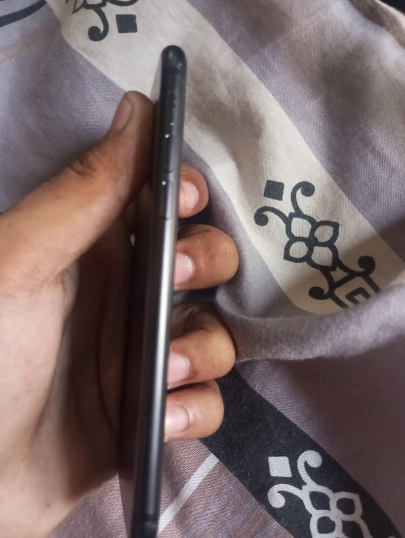 Apple iPhone 7 3
