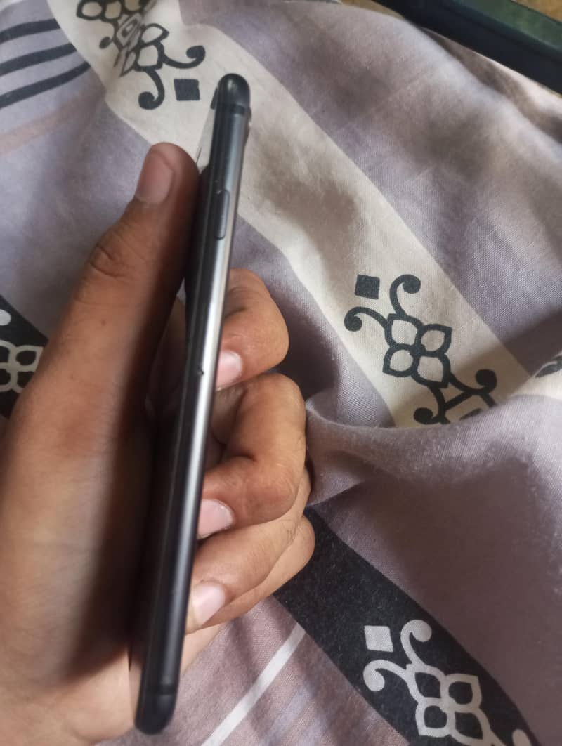 Apple iPhone 7 4