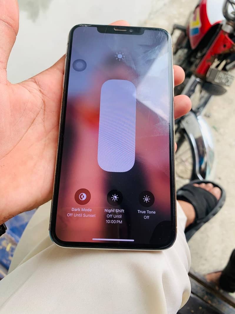 Apple iPhone XS Max 1