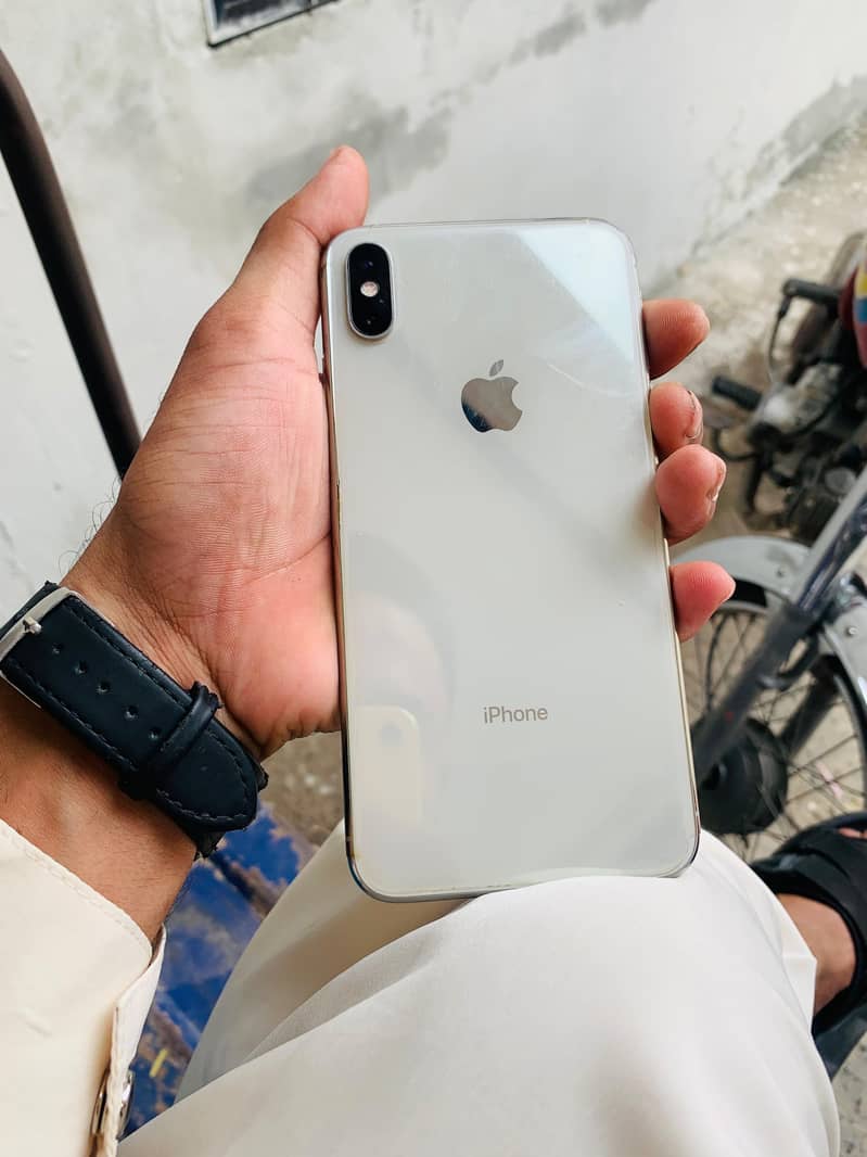 Apple iPhone XS Max 5