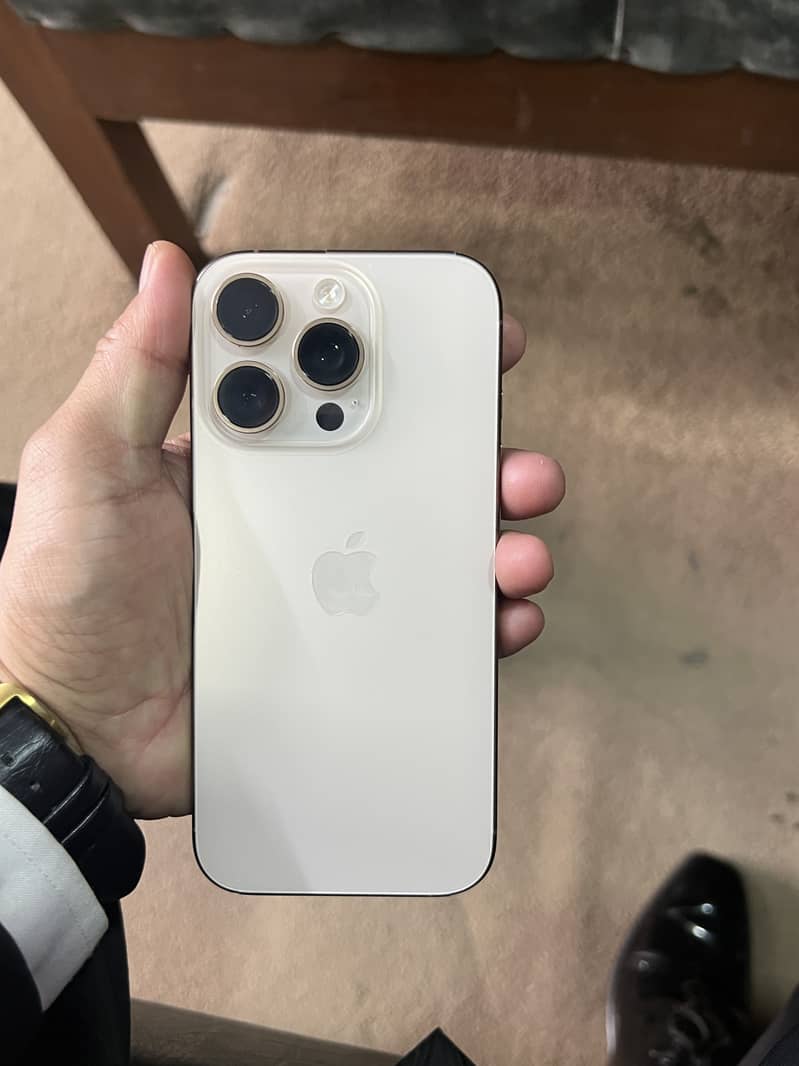 Apple iPhone 16 Pro 2