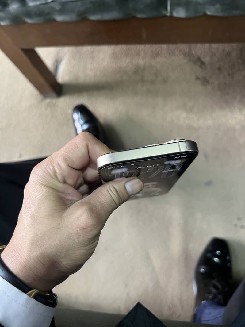 Apple iPhone 16 Pro 5