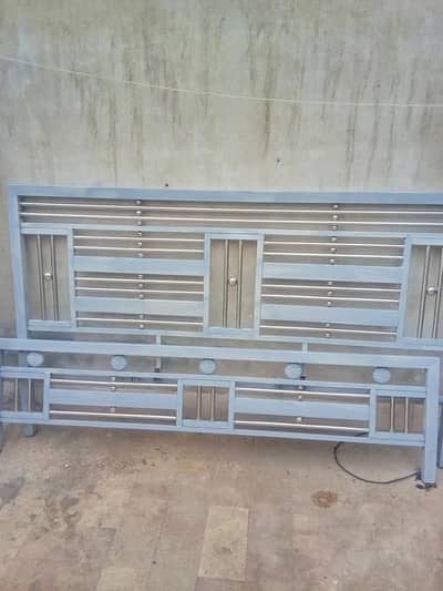 iron bed