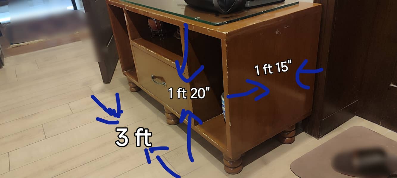 Compact TV console. 0
