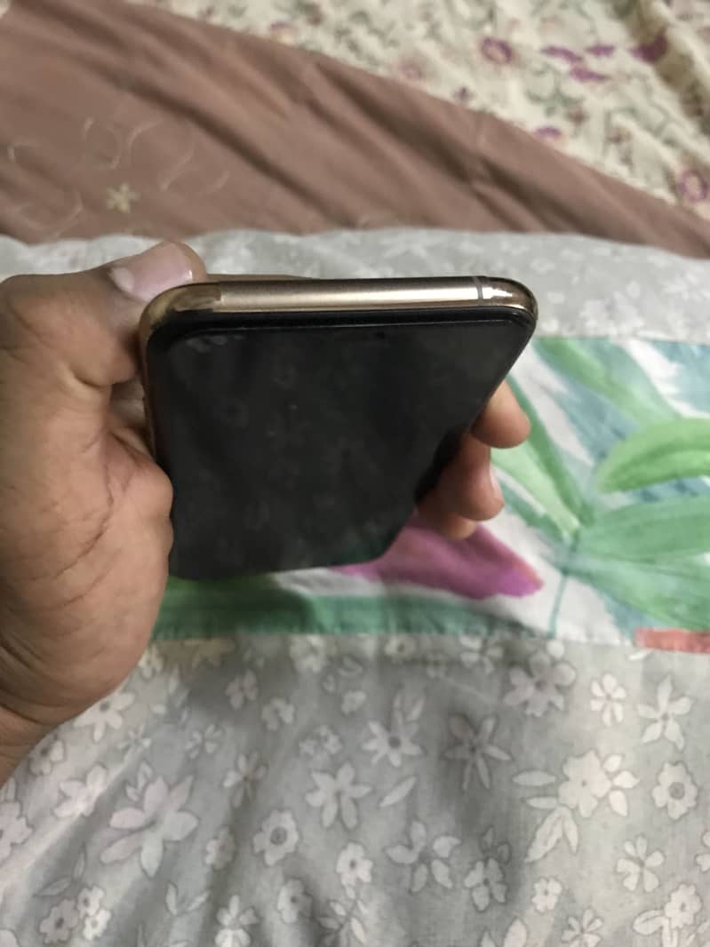 Apple iPhone 11 Pro 2