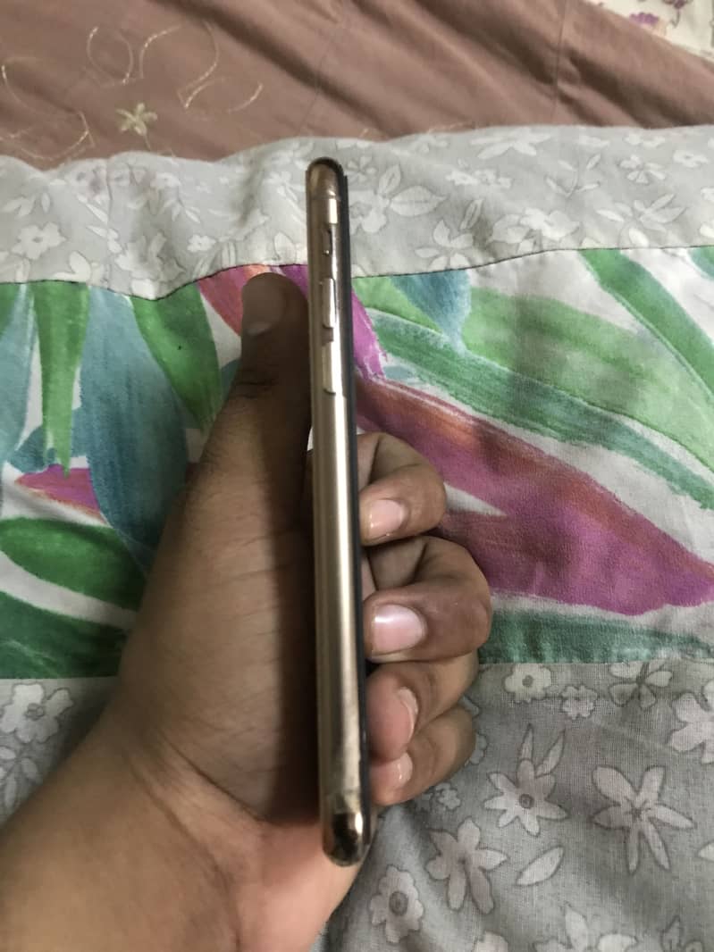 Apple iPhone 11 Pro 4