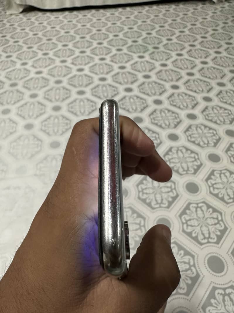 Apple iPhone X 4