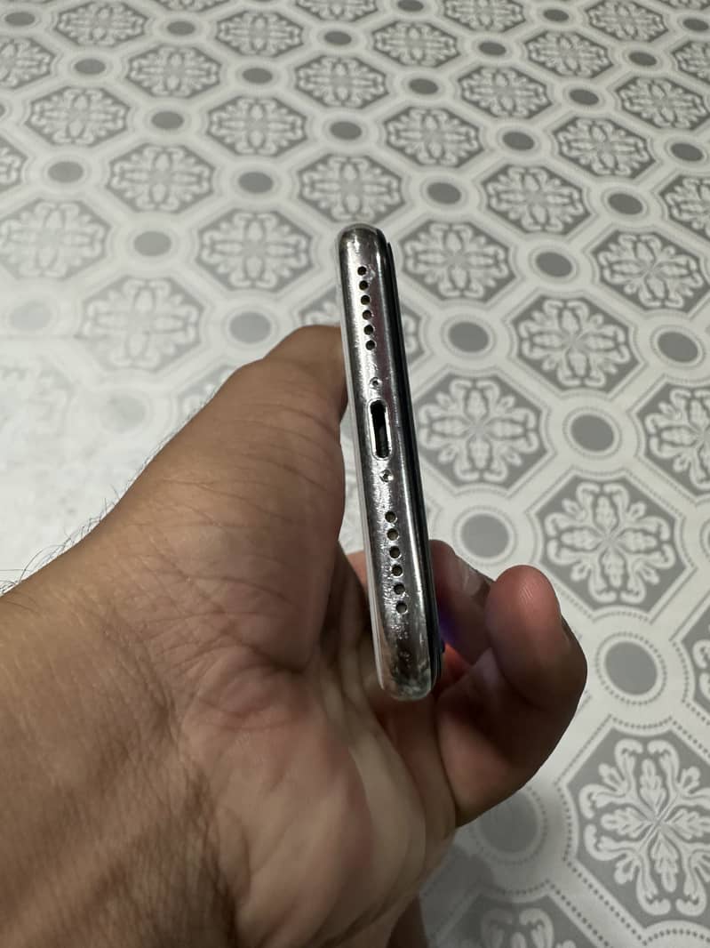 Apple iPhone X 5