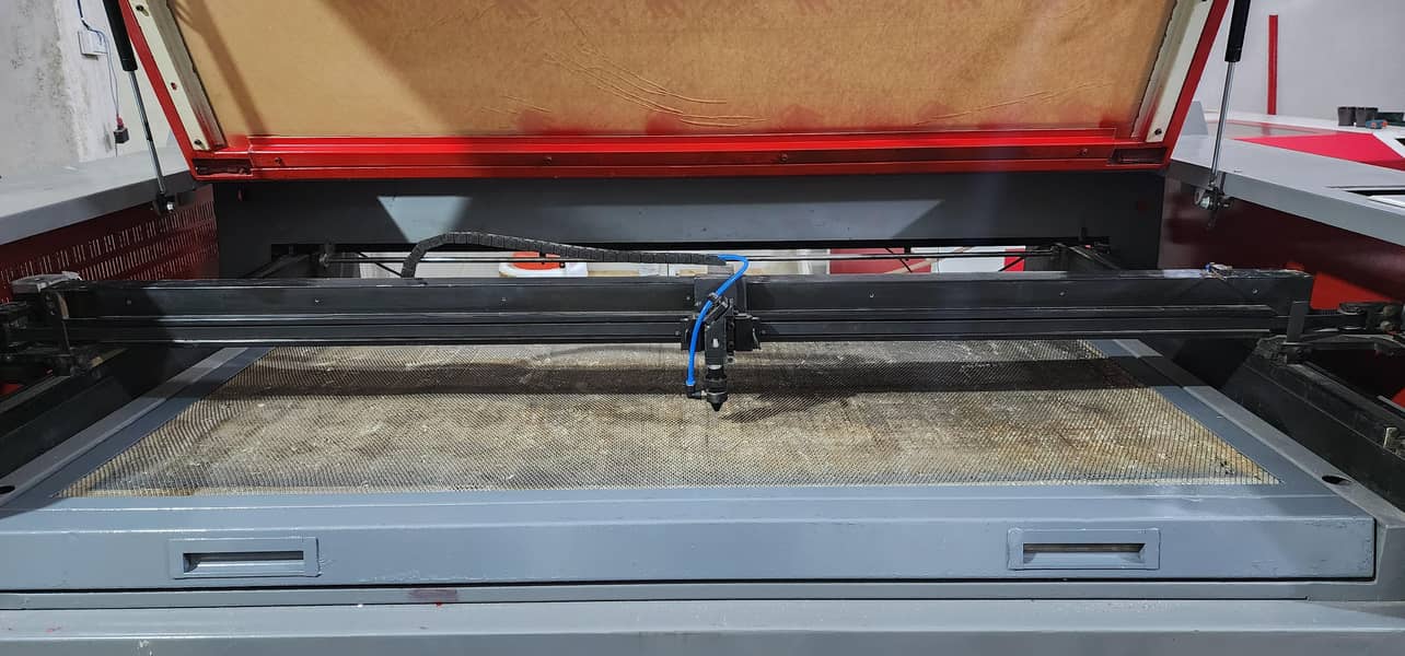 Laaer Cutting Machine (4x2) 4