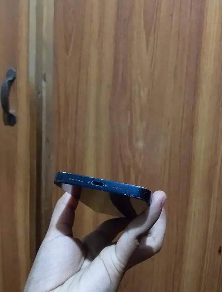 Apple iPhone 14 4