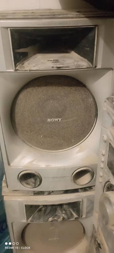 2 ainplofiers and 2 speakers for sale