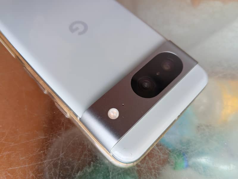Google Pixel 8 4