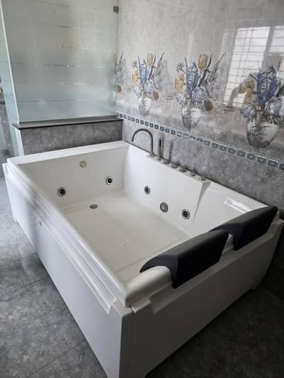 Bathroom Tub Excellent Condition
