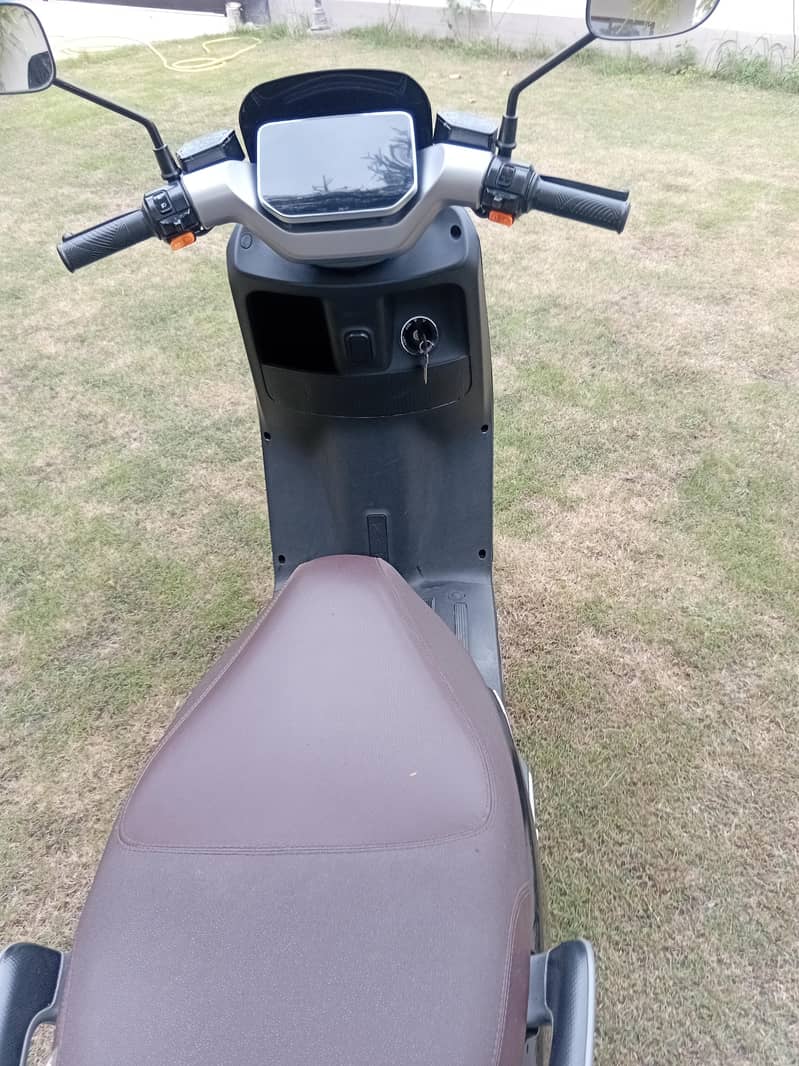 YADEA E POC H MODEL 3