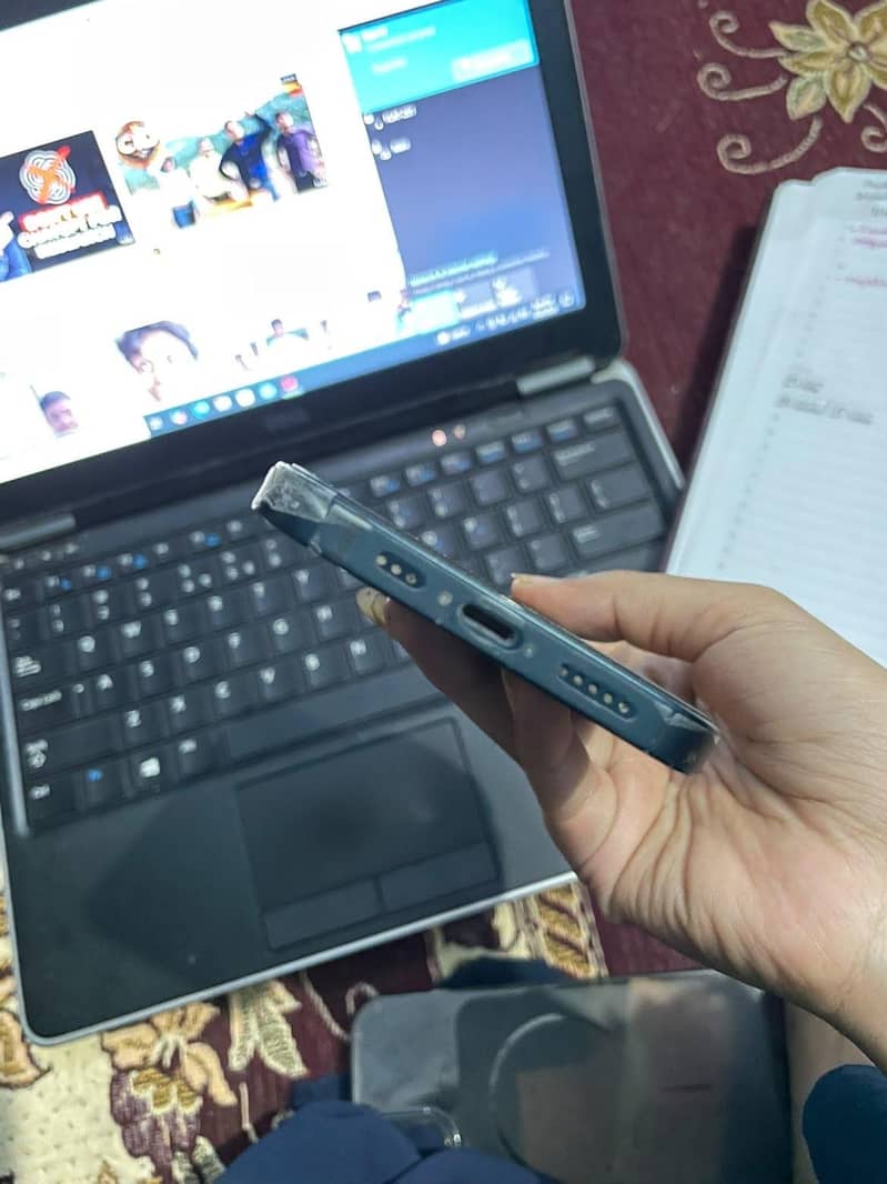 Apple iPhone 13 2