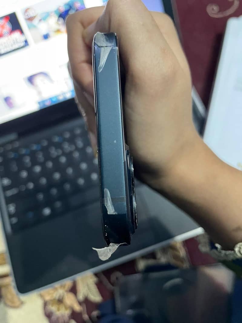 Apple iPhone 13 4