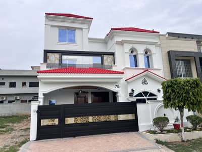 Brand New House For Sale 10 Marla Faisal Town