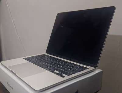 MacBook Air M2 | 16GB / 256 GB