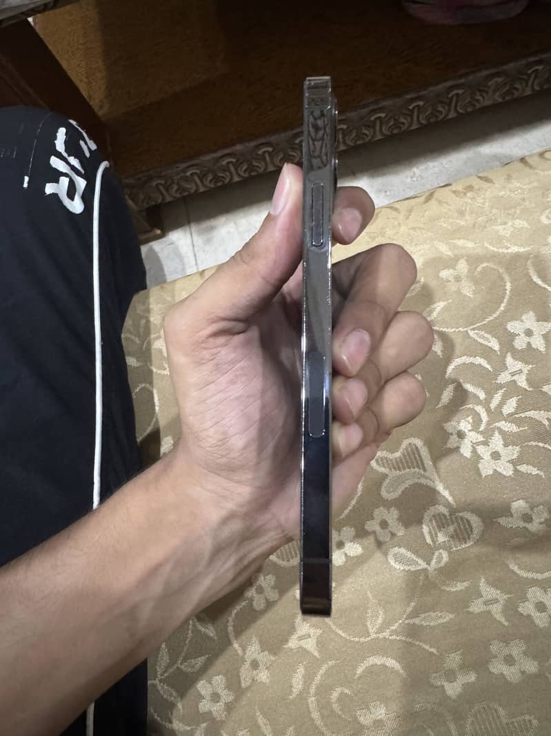 Apple iPhone 12 Pro 2
